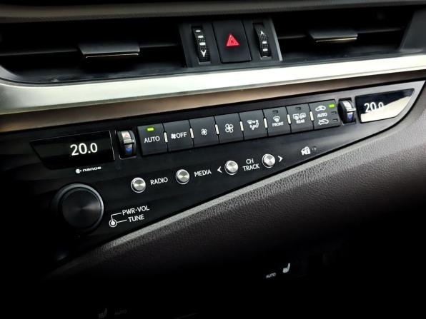 Lexus ES VII с пробегом 2019 года, цена 3 100 000 рублей, 155705 км, седан, Автокод Объявления