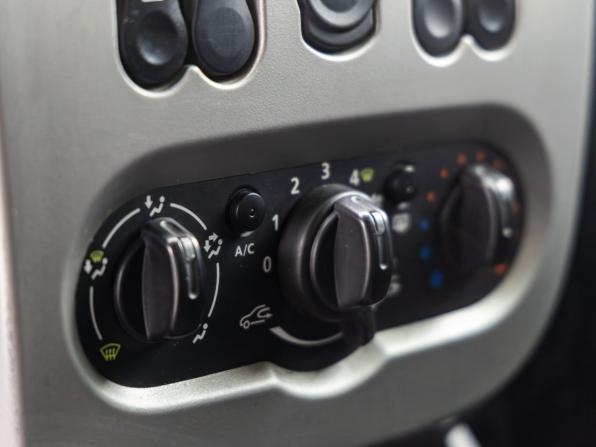 Renault Logan I Рестайлинг с пробегом 2015 года, цена 798 000 рублей, 56740 км, седан, Автокод Объявления