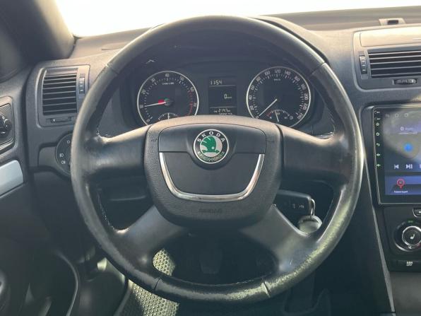 Skoda Octavia II (A5) Рестайлинг с пробегом 2011 года, цена 850 000 рублей, 209673 км, лифтбек, Автокод Объявления