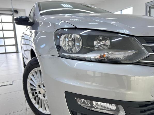 Volkswagen Polo V Рестайлинг с пробегом 2017 года, цена 1 040 000 рублей, 135000 км, седан, Автокод Объявления