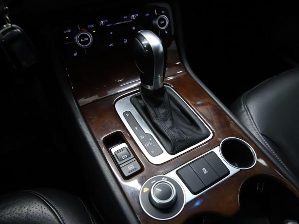 Volkswagen Touareg II Рестайлинг с пробегом 2015 года, цена 2 100 000 рублей, 336282 км, внедорожник, Автокод Объявления