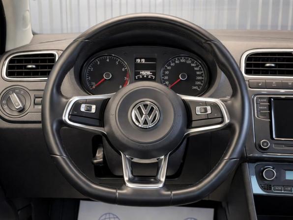 Volkswagen Polo V Рестайлинг с пробегом 2019 года, цена 1 487 000 рублей, 149298 км, седан, Автокод Объявления