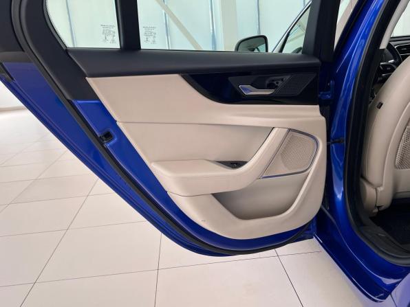Jaguar XE I Рестайлинг с пробегом 2019 года, цена 2 490 000 рублей, 130000 км, седан, Автокод Объявления