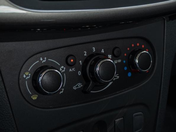 Renault Logan II Рестайлинг с пробегом 2022 года, цена 980 000 рублей, 70515 км, седан, Автокод Объявления