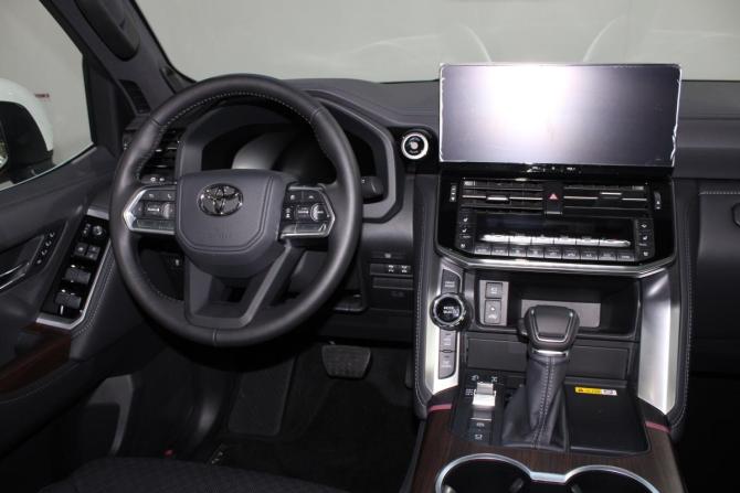 Toyota Land Cruiser 300 Series с пробегом 2025 года, цена 16 700 000 рублей, 10 км, внедорожник, Автокод Объявления