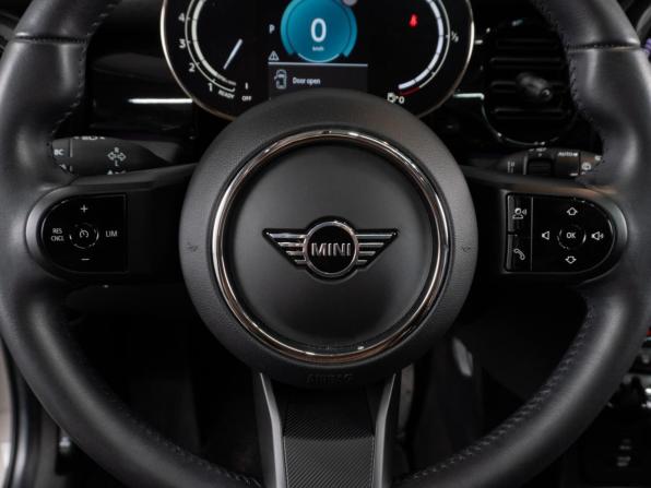 Mini Hatch III (F55/F56) Рестайлинг 2 с пробегом 2022 года, цена 3 149 000 рублей, 16192 км, хэтчбек, Автокод Объявления