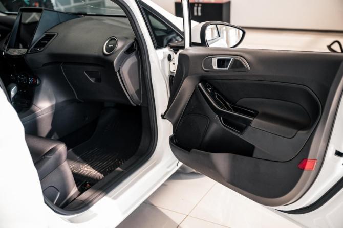 Ford Fiesta Mk6 Рестайлинг с пробегом 2018 года, цена 960 000 рублей, 90700 км, хэтчбек, Автокод Объявления