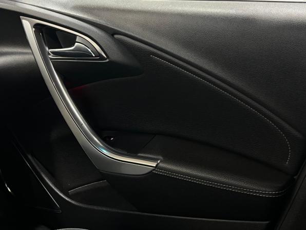 Opel Astra J с пробегом 2010 года, цена 599 000 рублей, 225858 км, хэтчбек, Автокод Объявления