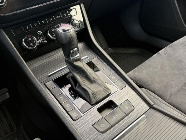 Skoda Superb III Рестайлинг с пробегом 2022 года, цена 2 870 000 рублей, 103220 км, лифтбек, Автокод Объявления
