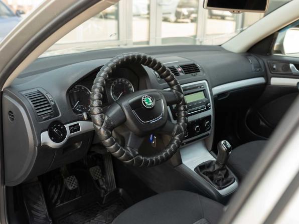 Skoda Octavia II (A5) Рестайлинг с пробегом 2012 года, цена 750 000 рублей, 220077 км, лифтбек, Автокод Объявления