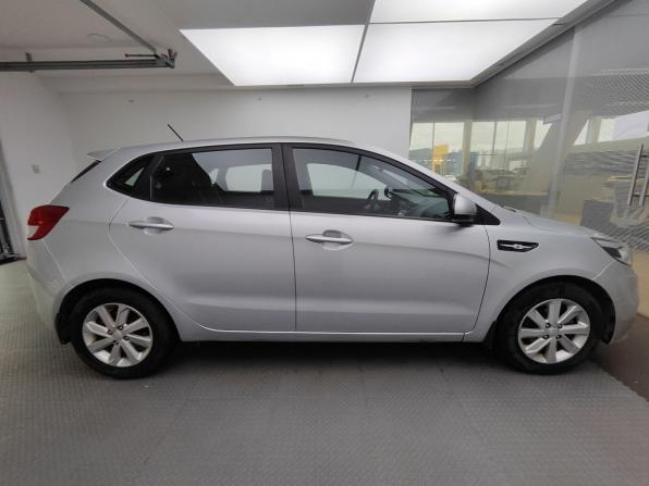 Kia Rio III Рестайлинг с пробегом 2017 года, цена 1 320 000 рублей, 86600 км, хэтчбек, Автокод Объявления