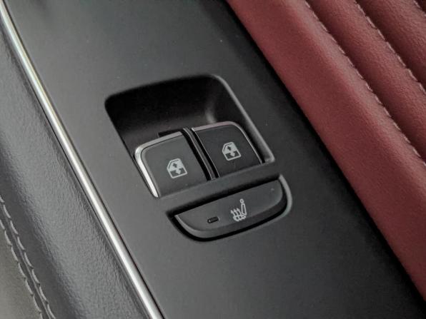 Hongqi HS5 I Рестайлинг с пробегом 2023 года, цена 3 090 000 рублей, 27323 км, внедорожник, Автокод Объявления