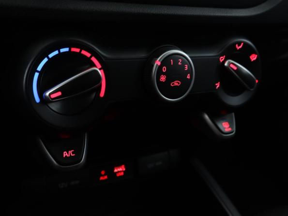 Kia Rio IV с пробегом 2019 года, цена 1 589 000 рублей, 33243 км, хэтчбек, Автокод Объявления