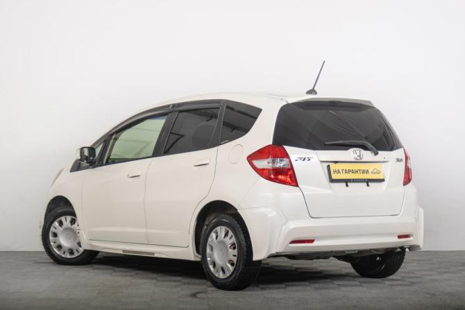 Honda Fit II с пробегом 2013 года, цена 1 069 000 рублей, 89000 км, хэтчбек, Автокод Объявления