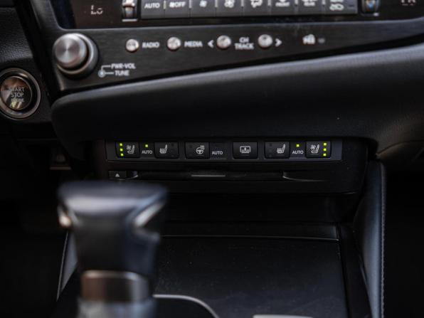 Lexus ES VII Рестайлинг с пробегом 2021 года, цена 4 449 000 рублей, 83201 км, седан, Автокод Объявления
