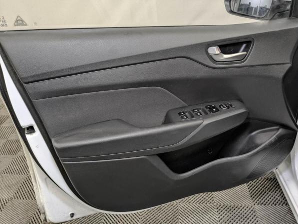 Hyundai Solaris II с пробегом 2019 года, цена 1 060 000 рублей, 141460 км, седан, Автокод Объявления