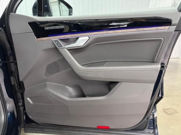 Volkswagen Touareg III с пробегом 2019 года, цена 5 397 000 рублей, 28395 км, внедорожник, Автокод Объявления