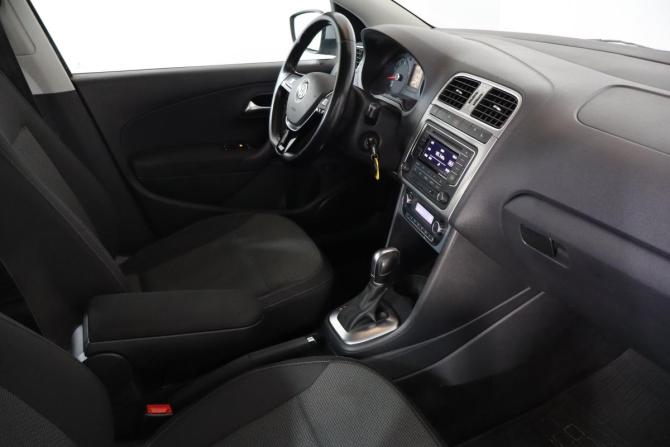 Volkswagen Polo V Рестайлинг с пробегом 2016 года, цена 999 000 рублей, 92000 км, седан, Автокод Объявления