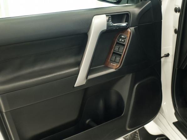 Toyota Land Cruiser Prado 150 Series Рестайлинг 1 с пробегом 2014 года, цена 3 103 000 рублей, 244132 км, внедорожник, Автокод Объявления