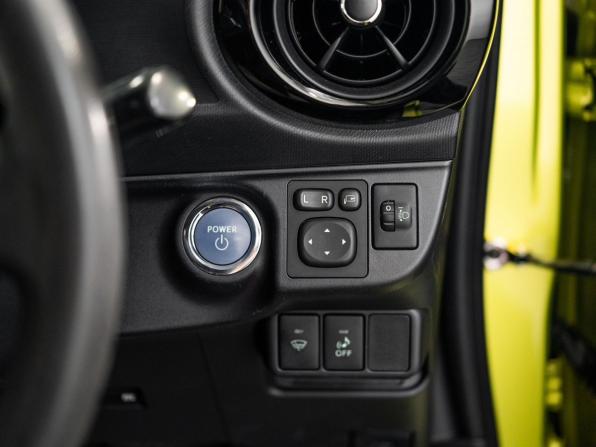 Toyota Aqua I Рестайлинг с пробегом 2015 года, цена 960 500 рублей, 99500 км, хэтчбек, Автокод Объявления