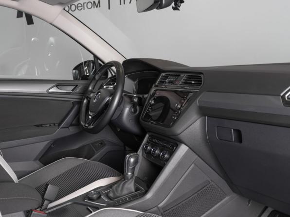 Volkswagen Tiguan II с пробегом 2019 года, цена 3 319 400 рублей, 67000 км, внедорожник, Автокод Объявления
