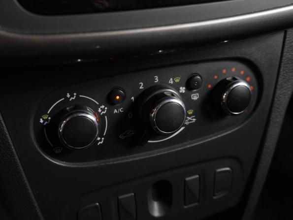 Renault Logan II Рестайлинг с пробегом 2021 года, цена 959 000 рублей, 61491 км, седан, Автокод Объявления