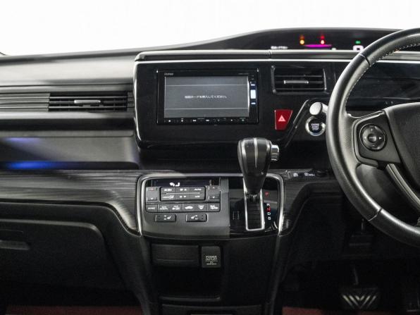 Honda Stepwgn V с пробегом 2017 года, цена 2 100 000 рублей, 59348 км, минивэн, Автокод Объявления