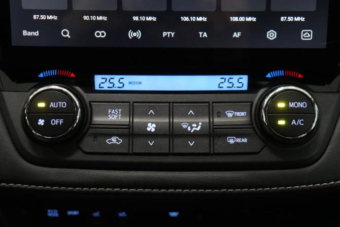 Toyota RAV4 IV (XA40) Рестайлинг с пробегом 2017 года, цена 2 401 000 рублей, 84655 км, внедорожник, Автокод Объявления