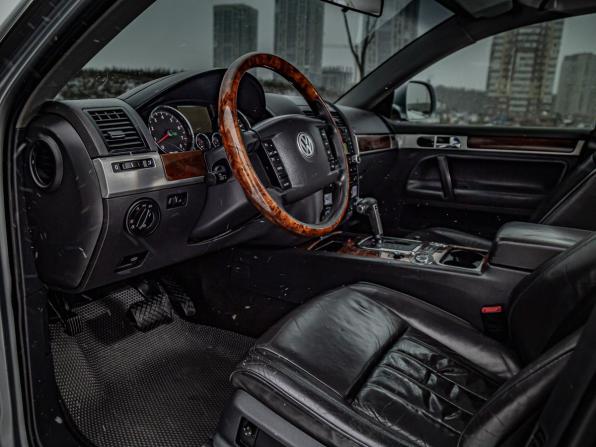 Volkswagen Touareg I Рестайлинг с пробегом 2007 года, цена 1 067 500 рублей, 220000 км, внедорожник, Автокод Объявления