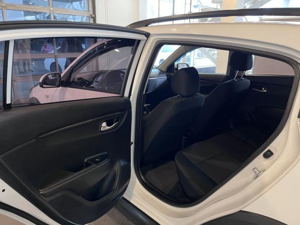 Kia Rio IV Рестайлинг с пробегом 2021 года, цена 2 050 000 рублей, 63078 км, хэтчбек, Автокод Объявления