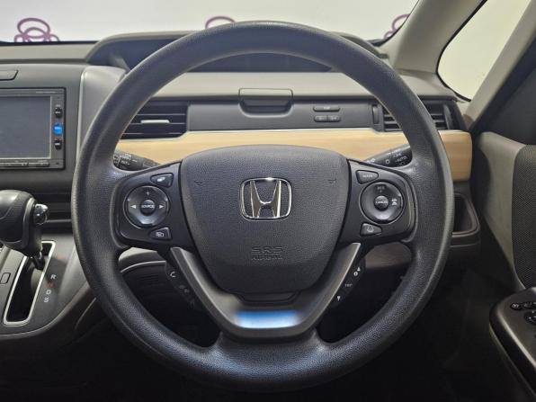 Honda Freed II с пробегом 2017 года, цена 1 496 000 рублей, 40384 км, компактвэн, Автокод Объявления