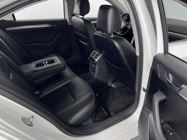 Skoda Superb III Рестайлинг с пробегом 2019 года, цена 2 240 000 рублей, 55567 км, лифтбек, Автокод Объявления