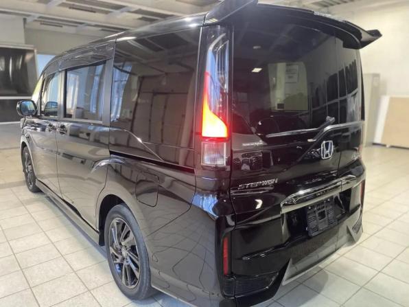 Honda Stepwgn V Рестайлинг с пробегом 2019 года, цена 2 719 000 рублей, 45423 км, минивэн, Автокод Объявления