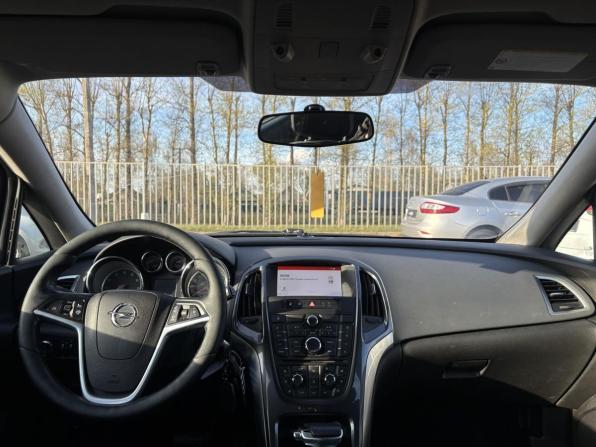 Opel Astra J Рестайлинг с пробегом 2014 года, цена 852 000 рублей, 105408 км, хэтчбек, Автокод Объявления