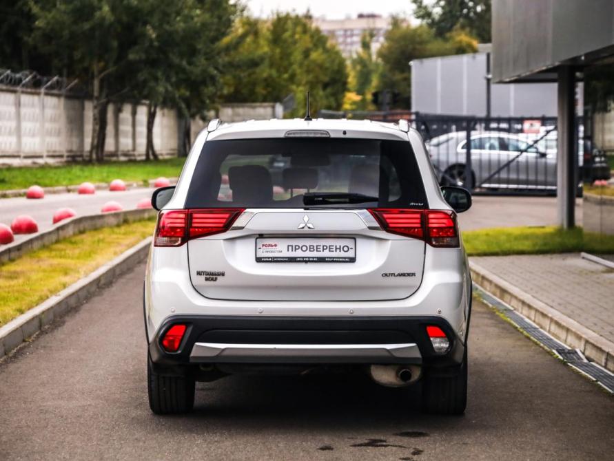 Mitsubishi Outlander III Рестайлинг 2 Санкт-Петербург  - изображение 7