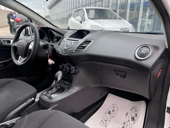 Ford Fiesta Mk6 Рестайлинг с пробегом 2015 года, цена 825 000 рублей, 137400 км, седан, Автокод Объявления