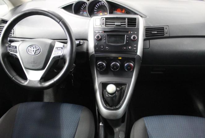 Toyota Verso I Рестайлинг с пробегом 2013 года, цена 1 040 000 рублей, 657646 км, компактвэн, Автокод Объявления