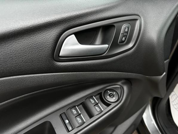Ford Kuga II Рестайлинг с пробегом 2018 года, цена 1 620 000 рублей, 179770 км, внедорожник, Автокод Объявления