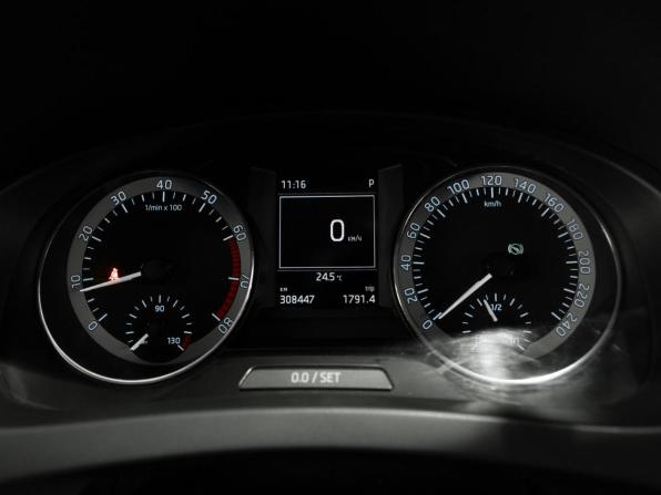 Skoda Rapid I с пробегом 2016 года, цена 845 000 рублей, 308447 км, лифтбек, Автокод Объявления