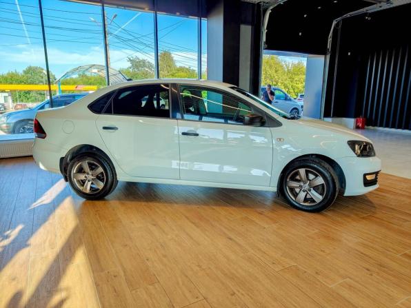 Volkswagen Polo V Рестайлинг с пробегом 2017 года, цена 950 000 рублей, 132195 км, седан, Автокод Объявления