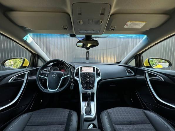 Opel Astra J Рестайлинг с пробегом 2013 года, цена 599 000 рублей, 238000 км, хэтчбек, Автокод Объявления