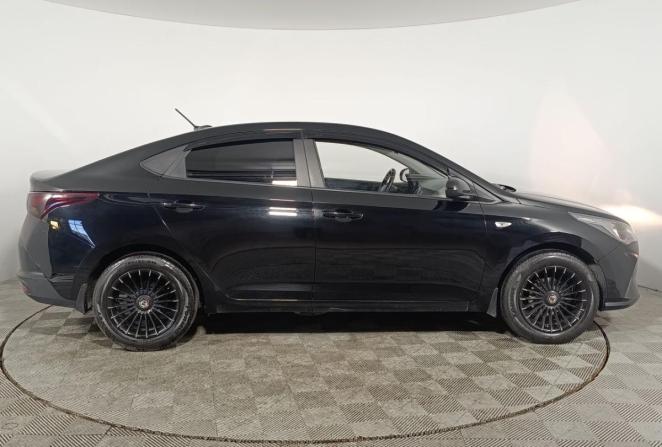 Hyundai Solaris II Рестайлинг с пробегом 2021 года, цена 1 690 000 рублей, 84640 км, седан, Автокод Объявления