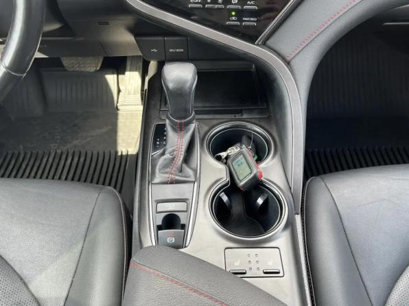 Toyota Camry VIII (XV70) Рестайлинг с пробегом 2022 года, цена 2 950 000 рублей, 130500 км, седан, Автокод Объявления