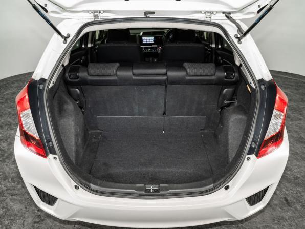 Honda Fit III с пробегом 2016 года, цена 985 000 рублей, 110577 км, хэтчбек, Автокод Объявления