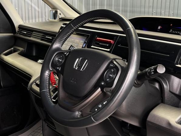 Honda Stepwgn V Рестайлинг с пробегом 2017 года, цена 2 307 000 рублей, 120875 км, минивэн, Автокод Объявления
