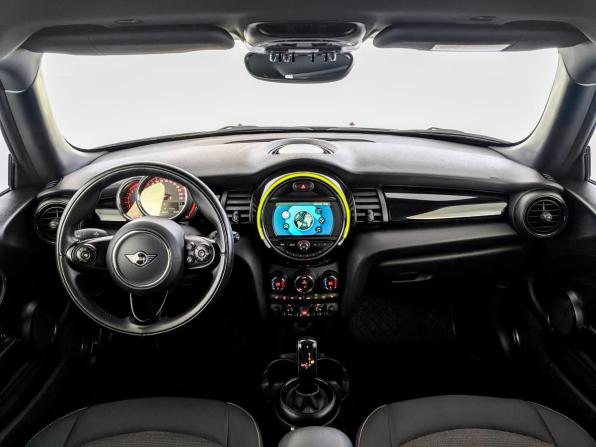 Mini Hatch III (F55/F56) Рестайлинг с пробегом 2021 года, цена 2 550 000 рублей, 66313 км, хэтчбек, Автокод Объявления