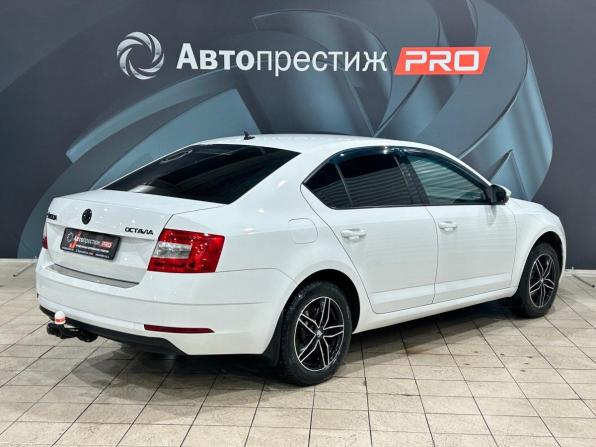 Skoda Octavia III (A7) Рестайлинг с пробегом 2017 года, цена 1 198 000 рублей, 160000 км, лифтбек, Автокод Объявления