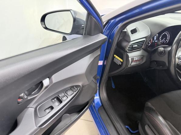 Hyundai Veloster II с пробегом 2019 года, цена 1 650 000 рублей, 97267 км, хэтчбек, Автокод Объявления