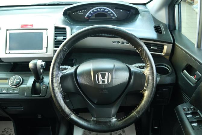Honda Freed I с пробегом 2010 года, цена 1 159 000 рублей, 103280 км, компактвэн, Автокод Объявления