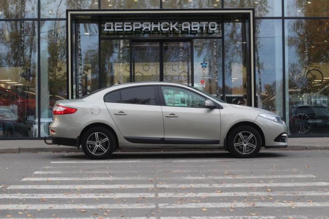 Renault Fluence I Рестайлинг с пробегом 2014 года, цена 995 000 рублей, 132092 км, седан, Автокод Объявления
